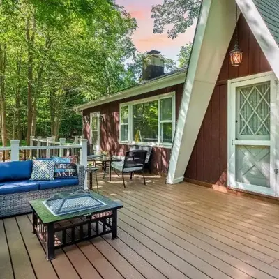 Walk to the Lake Firepit and Sunroom Tomhickon