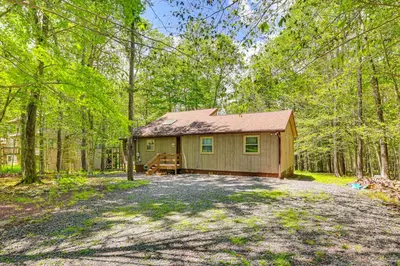 Gallery image of Clifton Township Home with Deck and Heated Sunroom! in Gouldsboro