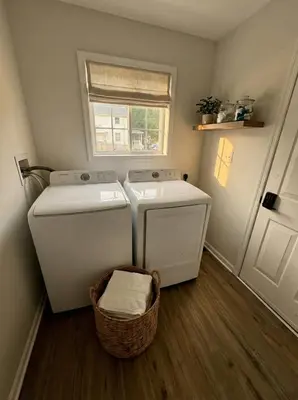 a laundry room with a washing machine and a basket at Cozy Modern Villa in New Castle