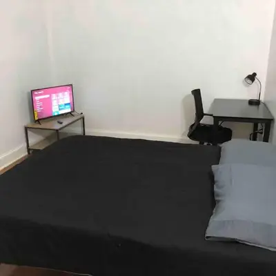 Spacious 2-bedroom apartment with 1-bathroom and private street entrance