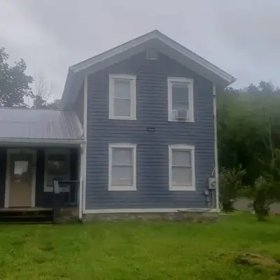 Old farmhouse with Hot tub in the Finger Lakes