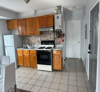 Gallery image of 2BR Apartment With Easy Access to NYC in Passaic