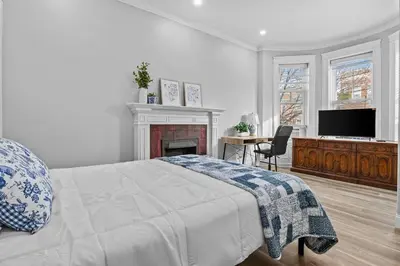 Gallery image of Beautiful Green-Door Brownstone in Jersey City