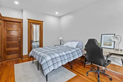 Gallery image of Beautiful Green-Door Brownstone in Jersey City