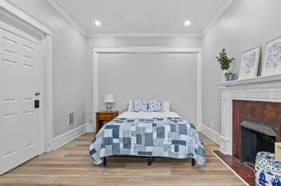 Gallery image of Beautiful Green-Door Brownstone in Jersey City