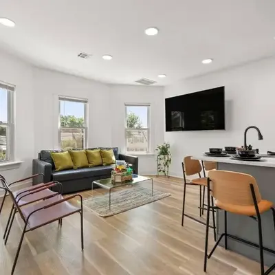 NYC Access 4BR Duplex Sleeps 10