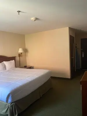 a hotel room with a large bed in a room at Pottsville Hotel in Pottsville