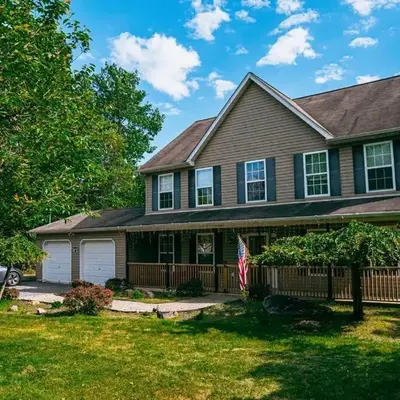 Gorgeous Cozy 5 Bedroom House with Hottub