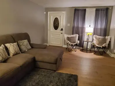 Gallery image of Serenity Room by the Airport - Shared space in Collingdale