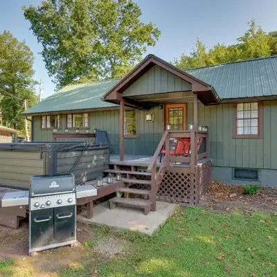 Private Hot Tub Main Cabin at Elk Creek Escape!
