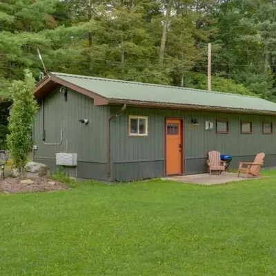 Deluxe Cabin A at Elk Creek Escape Pet Friendly!