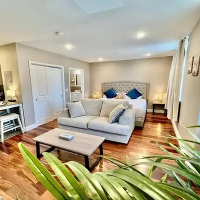 403 Luxury and Comfy King bed in Central city of phily