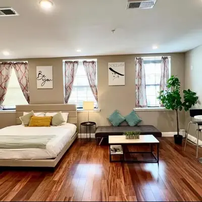 406 Luxury KING BED in central city of Philad