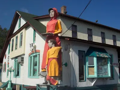 a painting of a woman and a boy on the side of a house at Grannys Motel Frackville in Frackville