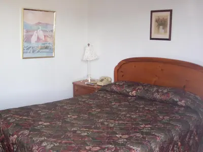 a bedroom with a bed and a lamp and a telephone at Grannys Motel Frackville in Frackville