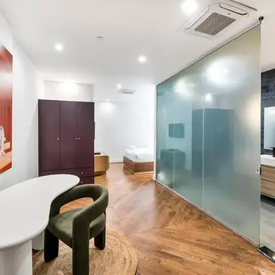 Landmarked NYC Townhome - Sleeps 10 -Group-Friendly