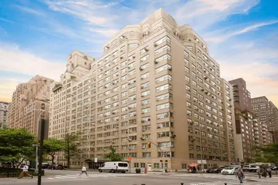 a large building on a city street with people in front at Blueground Murray Hill gym lounge wd NYC-1565 in New York