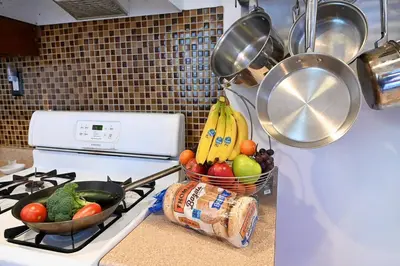 a kitchen with a bowl of fruit and a bowl of vegetables at Lovely Victorian Home with Bed and Breakfast Energy in West Bergen