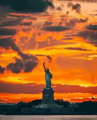 an image of the statue of liberty at sunset at New York City Apartment Near Free Ferry Boat! in Stapleton