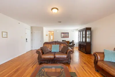Gallery image of 4 Bedroom-Airport Convient in University of Medicine and Dentistry Rooftop Heliport