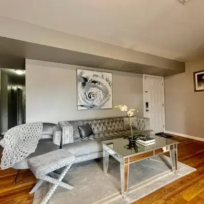 4 bedroom apt in Newark