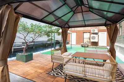 a screened in patio with a table and chairs at Modern 3Bd Rose Hills Manhattan Terrace Space in New York