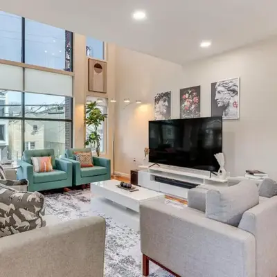 Townhouse - Urban Living with Rooftop Deck!
