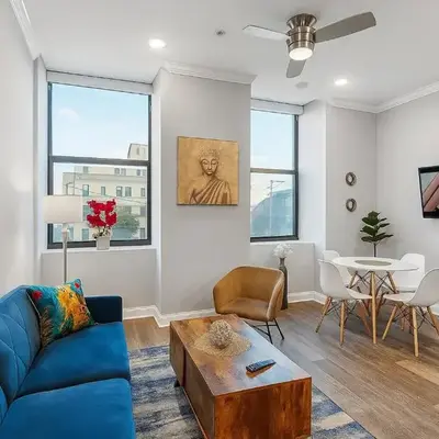 Modern NoLibs 1BR - Pool & Gym