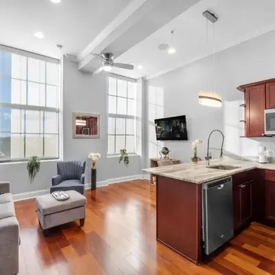 Sleek 1BR with Rooftop Amenities