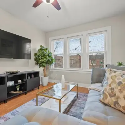 2-Story Stay with Game Lounge & Free Parking Spots - 5 mins to NYC Train