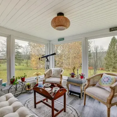 1 Mi to Historic District Mtn-View Franklin Home