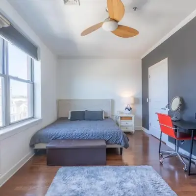 King Master and Plush Queen near NYC w kitchen