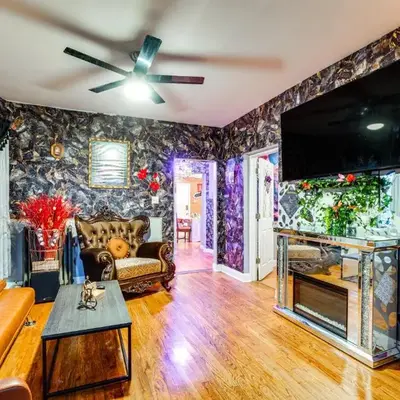 15 Mi to NYC Apartment in Newark