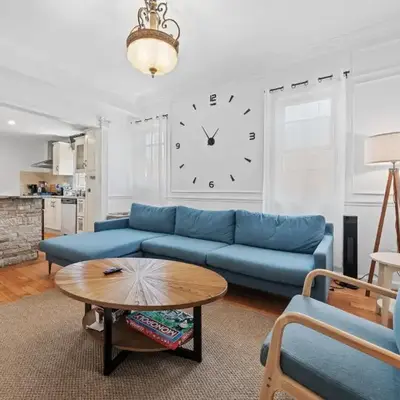 Stylish Apartment - Light Rail Access
