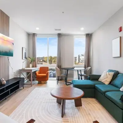 Near Fishtown and Old City - King Bed - City Views