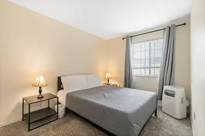 a bedroom with a bed and a window at Comfy Stay Modern in Highspire