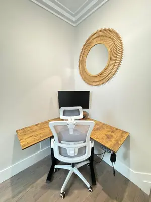a desk with a computer and a white chair at NYC Gateway, 30minutes from Manhattan in Jersey City