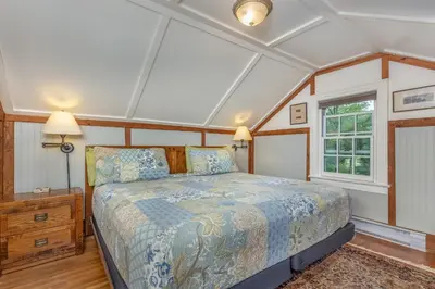 a bedroom with a bed and a window at Rose & Thorne in Gardiner