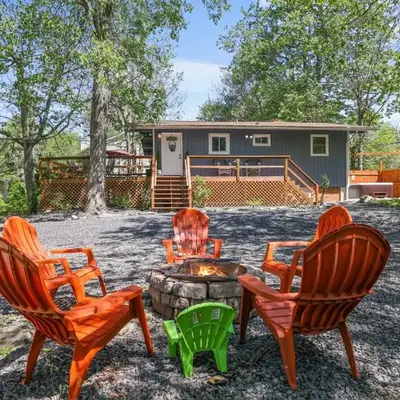 COZY COTTAGE Spacious 4Bdrm 2Bth