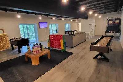 a room filled with lots of different kinds of pianos at Serenity On The Lehigh River in Thornhurst