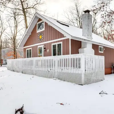 8 Mi to Big Boulder Mountain Cabin with Decks!