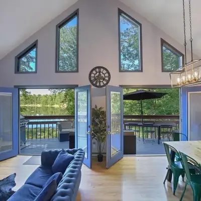 5 Bedroom Cozy Retreat Lakefront