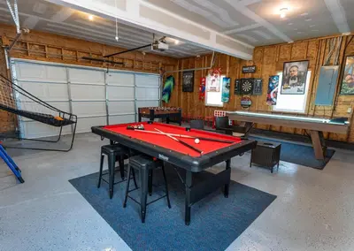 a billiard room with a pool table and a garage at Game&GatherLodge in Tobyhanna