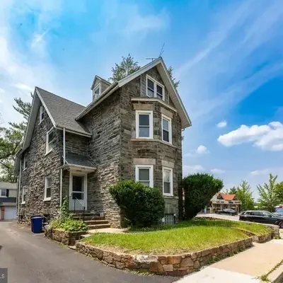 Ground-Level 2B2B Apt in Bryn Mawr w Parking
