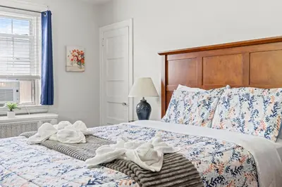 a bedroom with a bed with towels on it at Bryn Mawr GemBalconyDedicated Parking50TV in Bryn Mawr