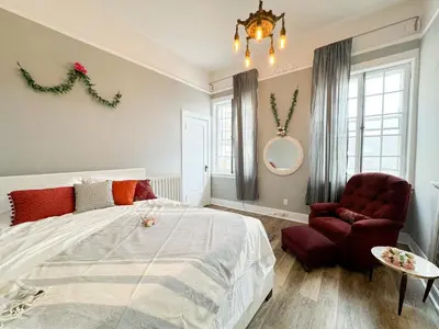 a bedroom with a large bed and a chair at NYC views Spacious 3 bedroom apartment in Union City