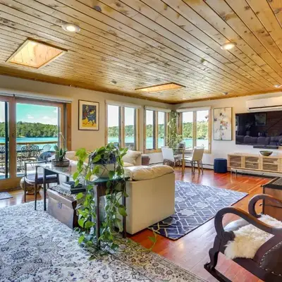 Waterfront Home on White Lake Near Bethel Woods!