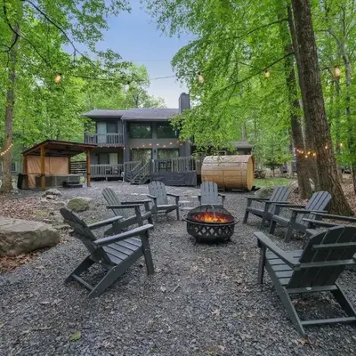 Luxurious Poconos Retreat - Hot Tub