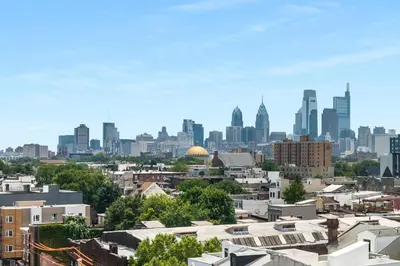 a view of the city of philadelphia with buildings at XL Studio - Metro Studio, Chic Stay in Philadelphia