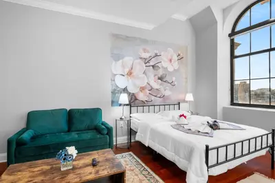 a bedroom with a bed and a green couch at XL Studio - Metro Studio, Chic Stay in Philadelphia